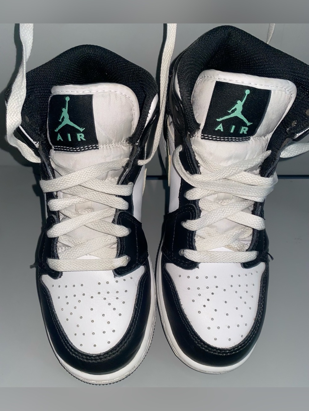 Air Jordan 1 Mid Green Glow size 4Y kids DQ8423-103 - Picture 4 of 8